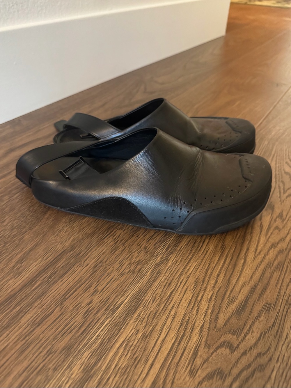 Marni Black Leather Slip-On Clogs with Back Strap